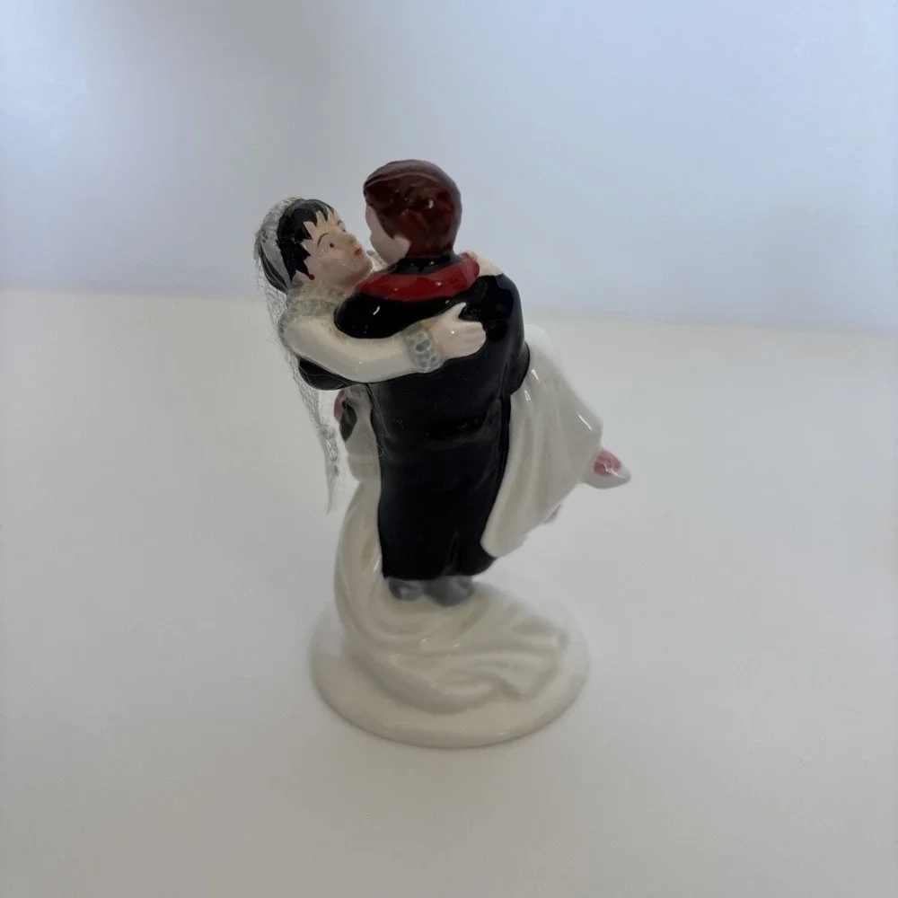 Department 56 Snow Village Just Married Set of 2 Porcelain Village Accessories - Picture 4 of 16